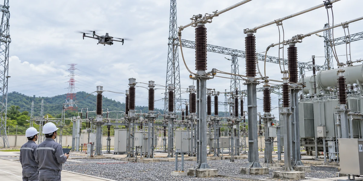 Drone camera nhiệt giám sát thiết bị tại trạm biến áp ngoài trời